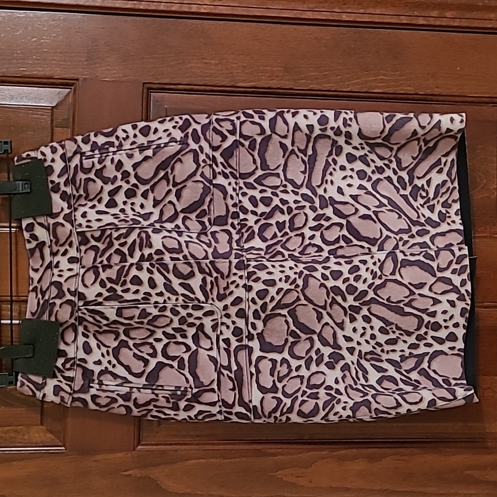 Bcbgmaxazria leopard print skirt